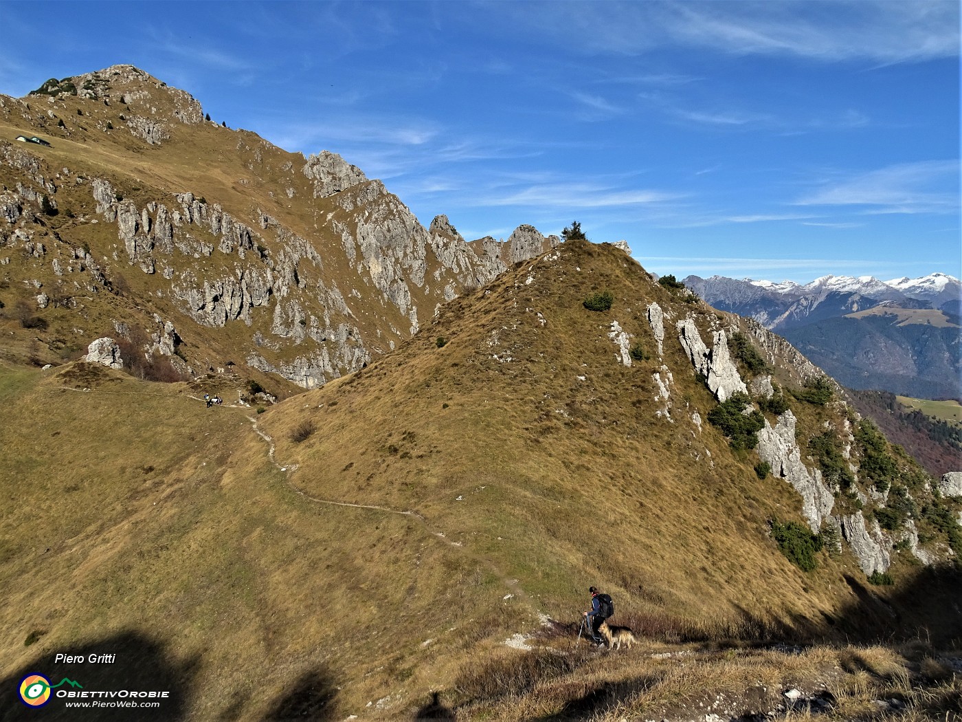 56 In discesa al Passo di Grialeggio (1690 m).JPG